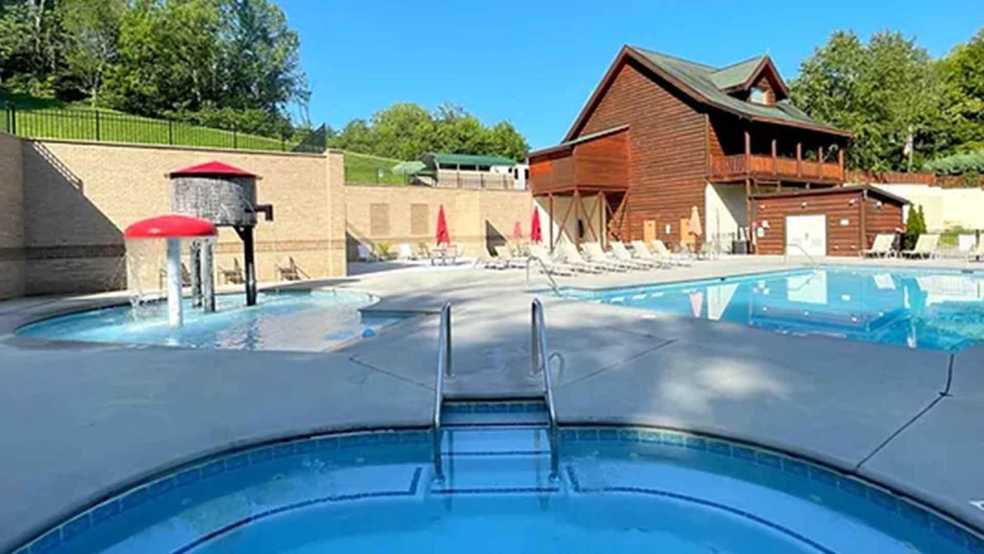 New Majestic 5 Star Amazing View, Pool, Hot Tub! Villa Pigeon Forge Buitenkant foto